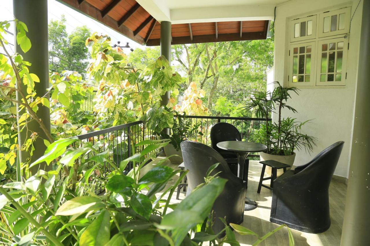 Crown Hills Kandy Inn Exteriér fotografie