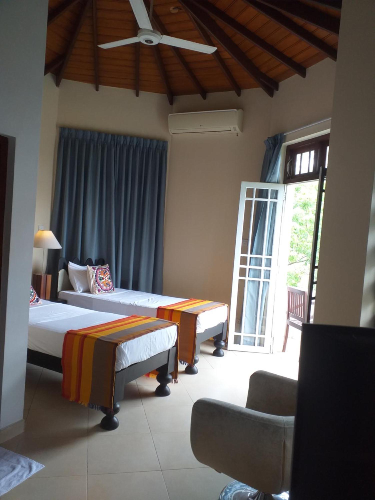 Crown Hills Kandy Inn Exteriér fotografie