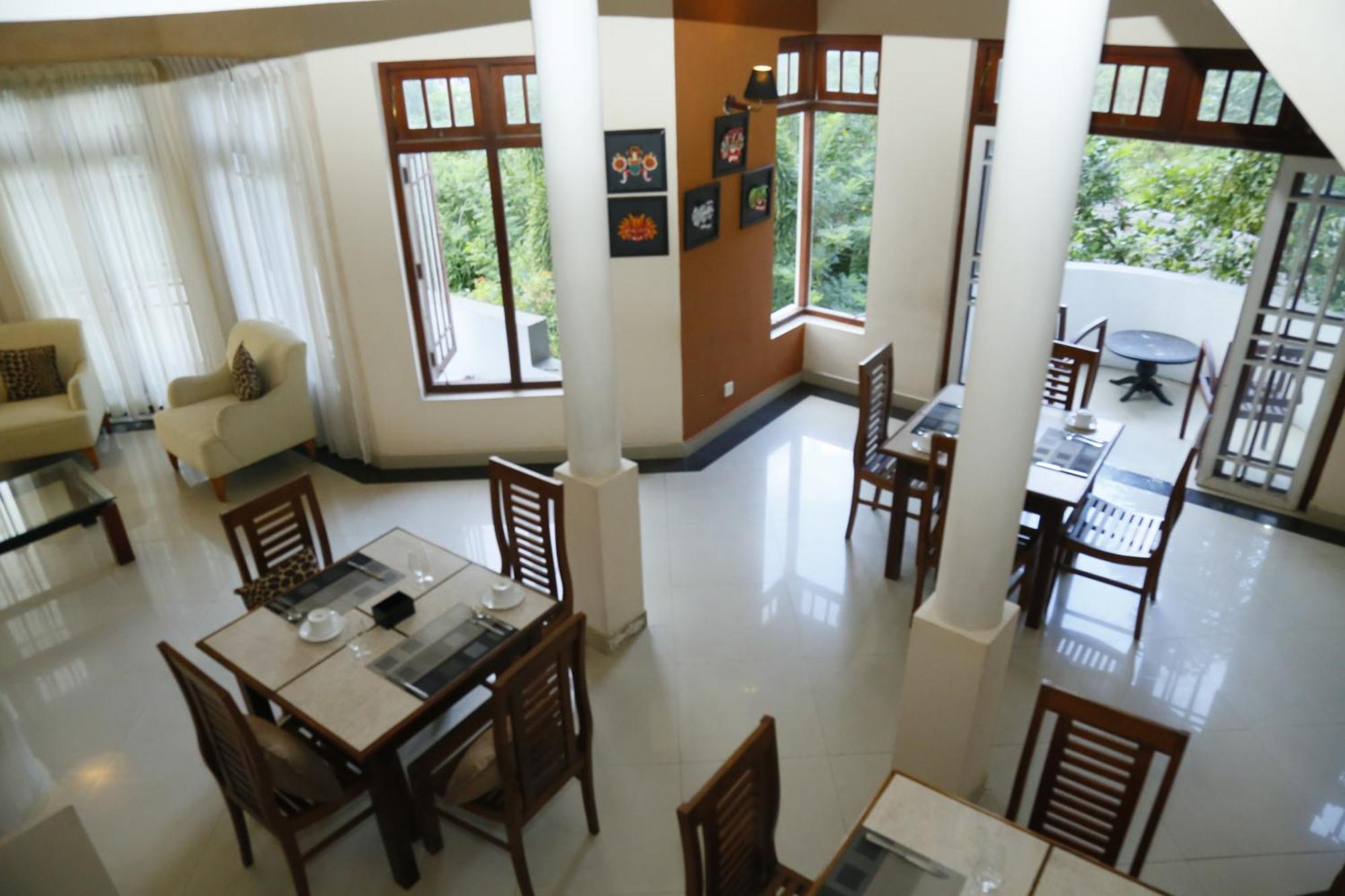 Crown Hills Kandy Inn Exteriér fotografie